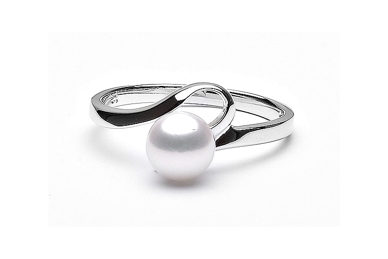 Pierścionek srebrny z białą perłą słodkowodną ok. 6mm