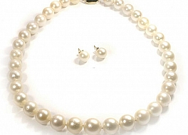Set - necklace & earrings, white Australian pearls, round, 11-13,5mm, gold with diamonds 